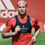 Atacante Luciano em treino do São Paulo