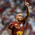 Luciano Juba em campo pelo Bahia - jogador foi convocado para a Seleção Brasileira nesta segunda-feira, 03/11/2025