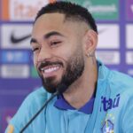 Matheus Cunha, que tem o desejo de jogar no Vasco, em coletiva da Seleção Brasileira