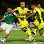 Lance envolvendo Vitor Roque, João e Reinaldo em Mirassol 2 x 1 Palmeiras - Brasileirão, Estádio "Maião", 09/11/2025