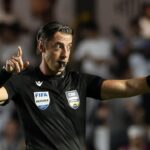 Árbitro Raphael Claus em Santos x Palmeiras - Brasileirão, Vila Belmiro, 15/11/2025