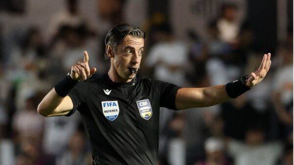 Árbitro Raphael Claus em Santos x Palmeiras - Brasileirão, Vila Belmiro, 15/11/2025
