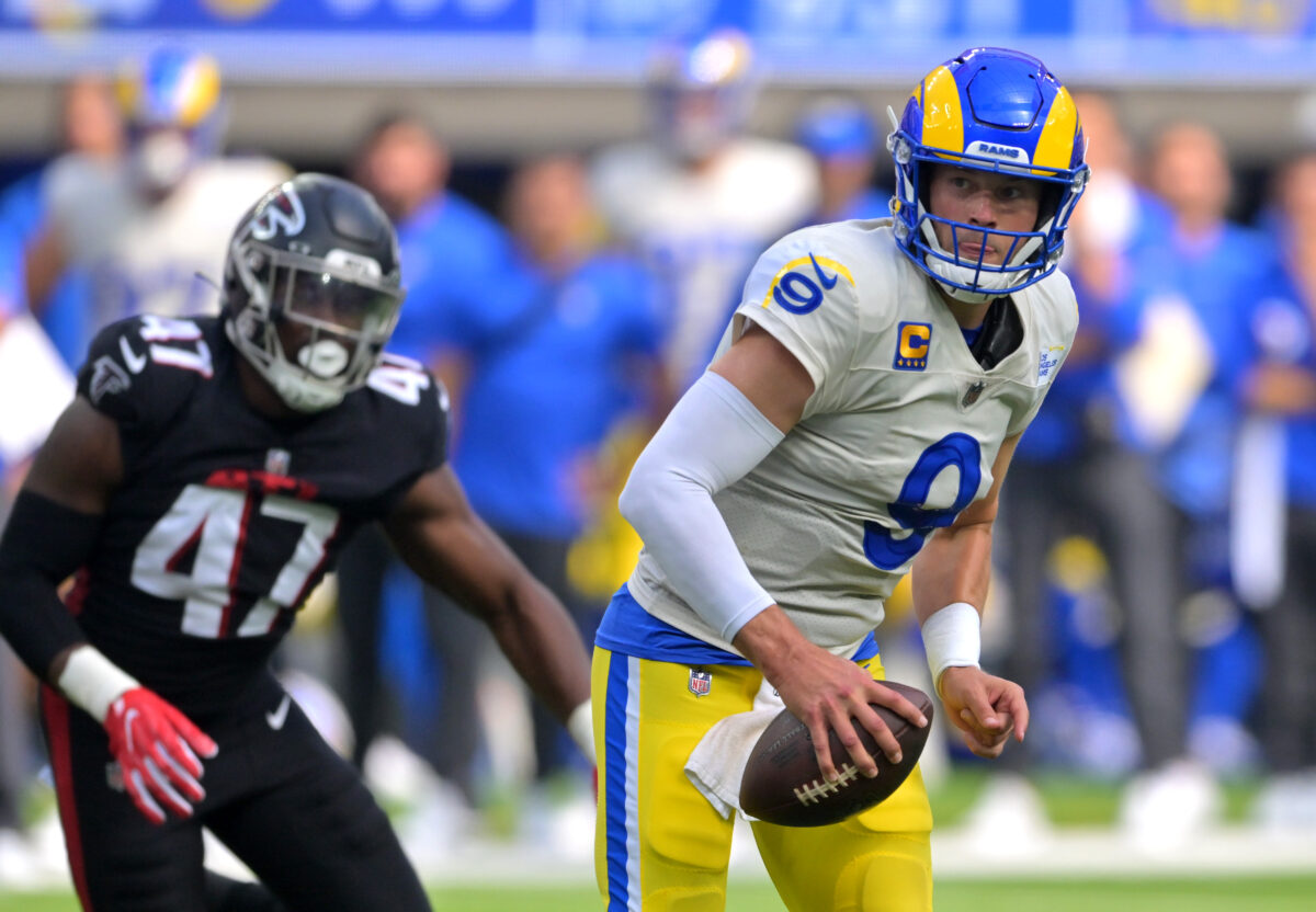 Onde assistir NFL Sep 18, 2022; Inglewood, California, USA; Los Angeles Rams quarterback Matthew Stafford (9) looks to pass in the second half against the Atlanta Falcons at SoFi Stadium. Mandatory Credit: Jayne Kamin-Oncea-USA TODAY Sports