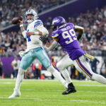 Onde assistir NFL Nov 20, 2022; Minneapolis, Minnesota, USA; Dallas Cowboys quarterback Dak Prescott (4) throws over Minnesota Vikings linebacker Danielle Hunter (99) during the third quarter at U.S. Bank Stadium. Mandatory Credit: Brace Hemmelgarn-USA TODAY Sports