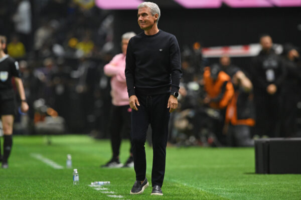 Luís Castro é anunciado como novo técnico do Grêmio