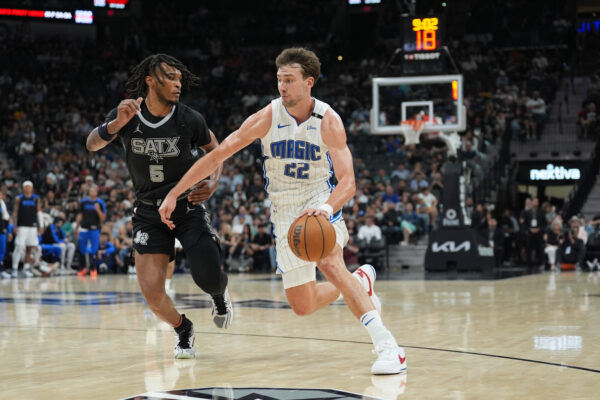 Onde assistir Spurs x Magic pela NBA hoje (3/12/2025)