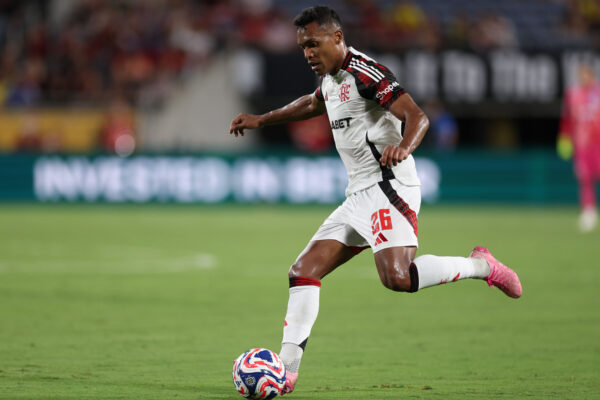 Alex Sandro projeta Flamengo x PSG: “Tudo pode acontecer”