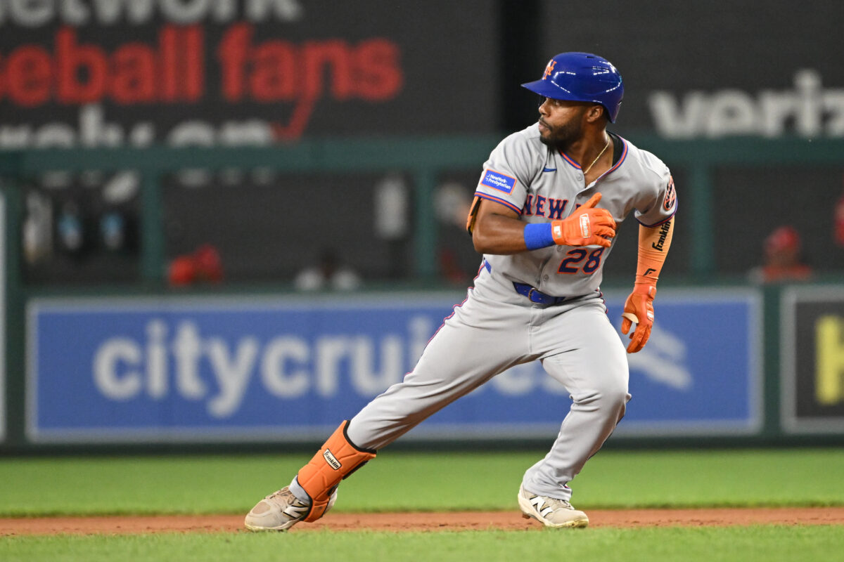 Aug 20, 2025; Washington, District of Columbia, USA; New York Mets center fielder Cedric Mullins (28) stops on the base path after hitting a single against the Washington Nationals during the fifth inning at Nationals Park. Mandatory Credit: Rafael Suanes-Imagn Images
