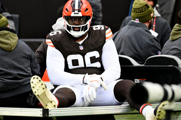 Maliek Collins desfalca Browns pelo restante da temporada após lesão na coxa