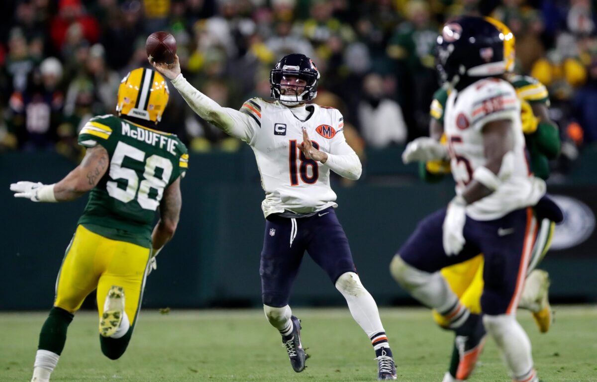 Onde assistir NFL Chicago Bears quarterback Caleb Williams (18) passes the ball during a football game against the Green Bay Packers on Dec. 7, 2025, at Lambeau Field in Green Bay, Wis. The Packers defeated the Bears 28-21.