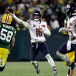 Onde assistir NFL Chicago Bears quarterback Caleb Williams (18) passes the ball during a football game against the Green Bay Packers on Dec. 7, 2025, at Lambeau Field in Green Bay, Wis. The Packers defeated the Bears 28-21.
