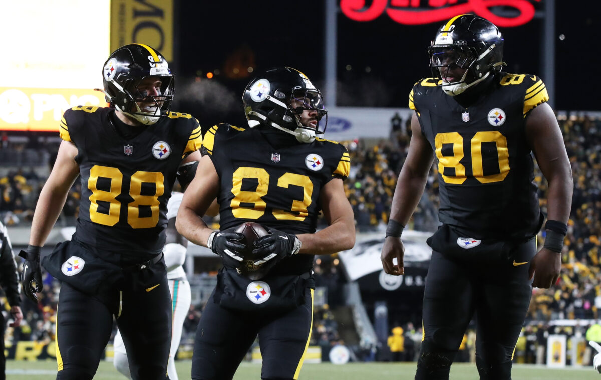 Dec 15, 2025; Pittsburgh, Pennsylvania, USA; Pittsburgh Steelers tight end/fullback Connor Heyward (83) celebrates with tight end Pat Freiermuth (88) and tight end Darnell Washington (80) after scoring a touchdown in the second quarter at Acrisure Stadium. Mandatory Credit: Charles LeClaire-Imagn Images
