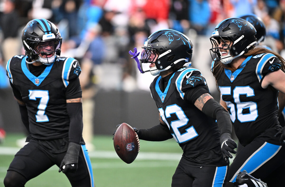Carolina Panthers vence Tampa Bay Buccaneers NFL 2025 Semana 16