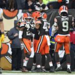 Defesa dos Browns contra os Steelers em 2025.