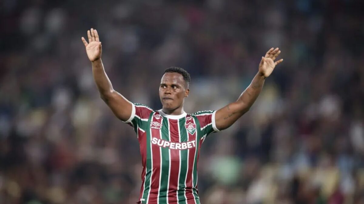 Meia colombiano Jhon Arias em campo pelo Fluminense