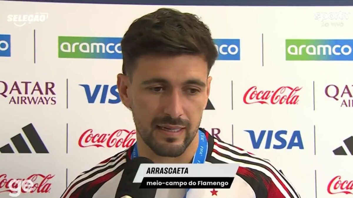 Arrascaeta dando entrevista na zona mista após após a vitória do Flamengo sobre o Cruz Azul-MEX - Doha, Catar, 10/12/2025