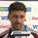 Arrascaeta dando entrevista na zona mista após após a vitória do Flamengo sobre o Cruz Azul-MEX - Doha, Catar, 10/12/2025