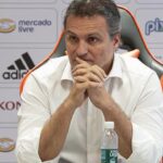 Bruno Spindel em coletiva quando era dirigente do Flamengo