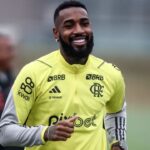 Meia Gerson em treino do Flamengo