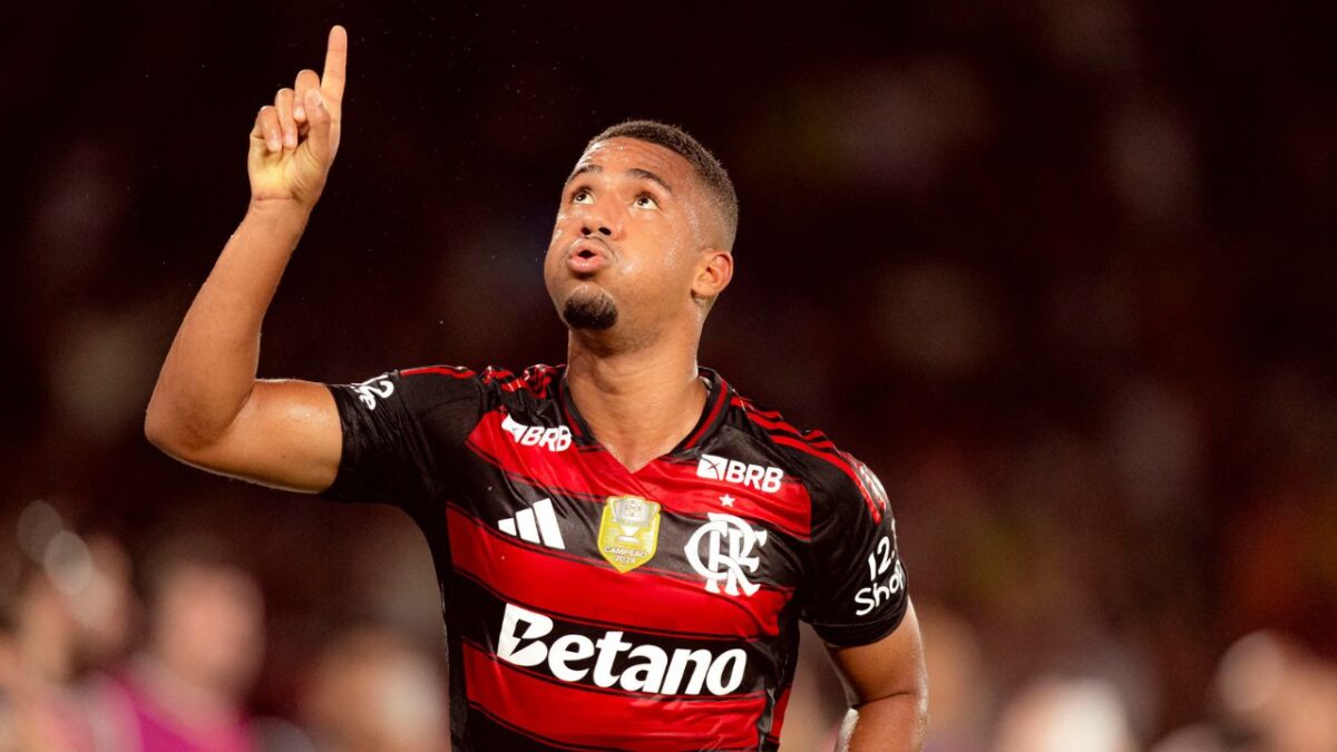 Samuel Lino agradecendo à Deus pelo seu gol em Flamengo 1 x 0 Ceará - Brasileirão, Maracanã, 03/12/2025