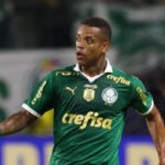 Lateral-esquerdo Caio Paulista em campo pelo Palmeiras