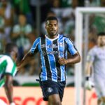 Jemerson, zagueiro do Grêmio, em jogo contra o Juventude