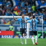André Henrique comemorando seu gol com Pavón em Grêmio 1 x 2 Fluminense - Brasileirão, Arena do Grêmio, 02/11/2025