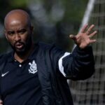Executivo de futebol Fabinho Soldado em treino do Corinthians