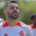 Volante Bruno Henrique em treino do Internacional