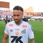 Neymar na Vila Belmiro após a vitória do Santos por 3 a 0 sobre o Cruzeiro - Brasileirão, 07/12/2025