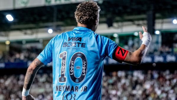 Neymar comemorando um dos seus três gols em Juventude 0 x 3 Santos - Brasileirão, Alfredo Jaconi, Caxias do Sul, 03/12/2025
