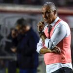 Tite na beira do campo como técnico do Flamengo