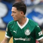 Volante Aníbal Moreno em campo pelo Palmeiras