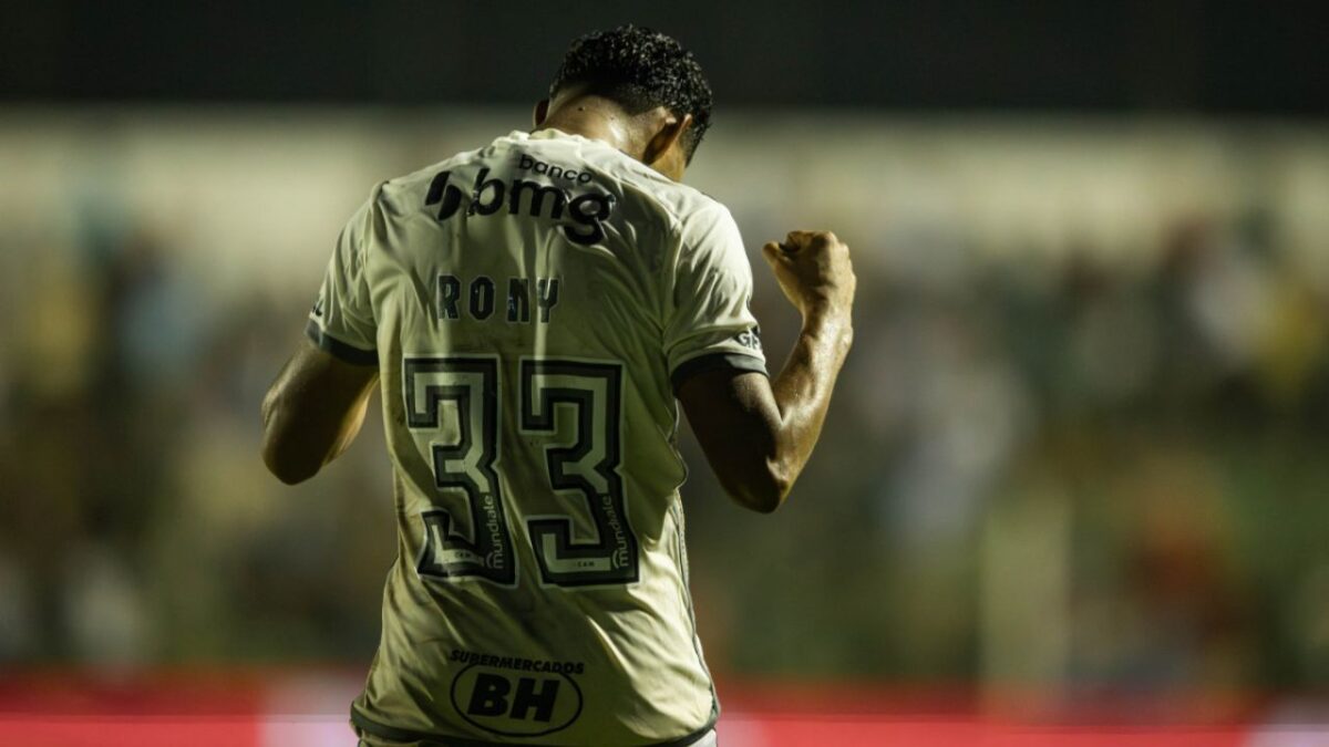 Atacante Rony em campo pelo Atlético-MG