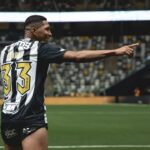 Rony alegre em campo pelo Atlético-MG na Arena MRV