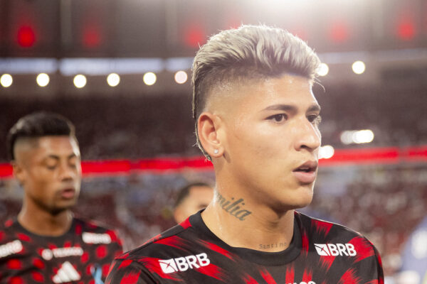 Flamengo recusa proposta milionária do Napoli por Jorge Carrascal