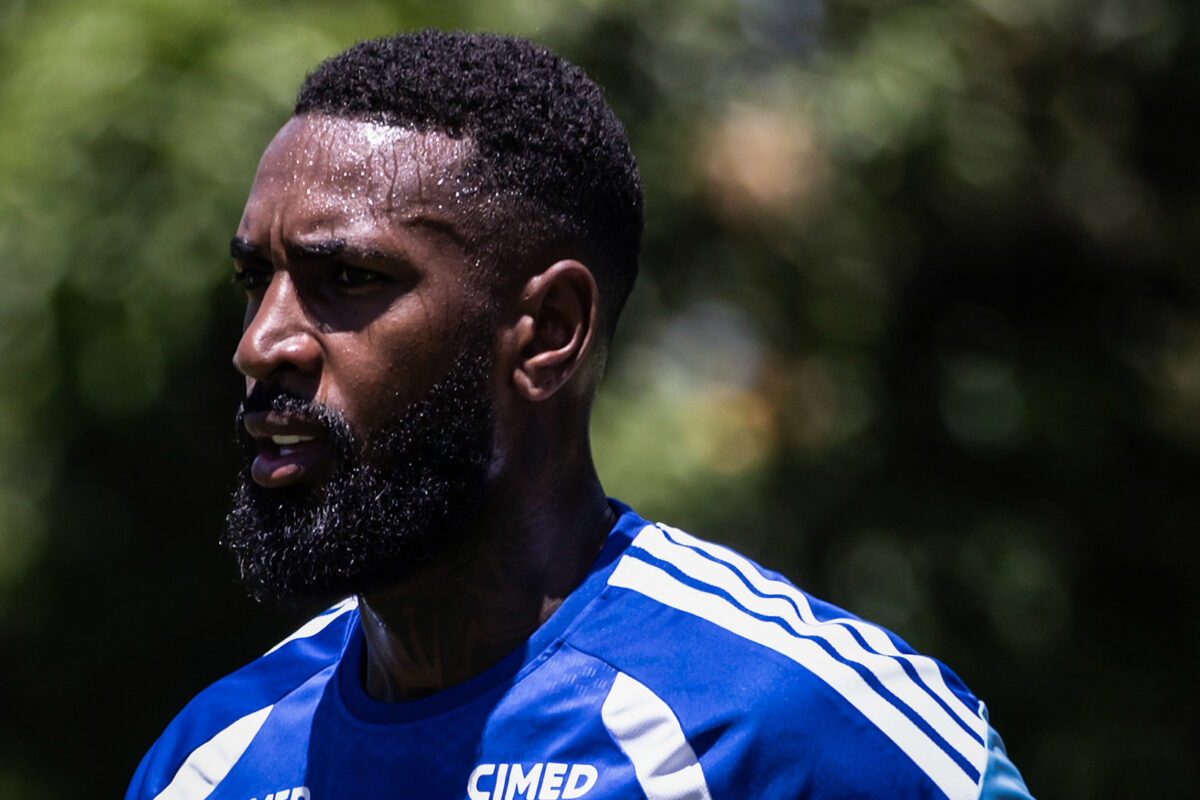 Gerson em treino do Cruzeiro