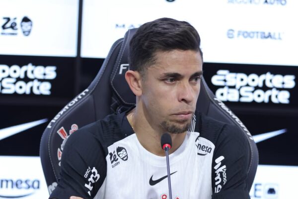 Gabriel Paulista se emociona em apresentação no Corinthians e diz estar pronto para estrear