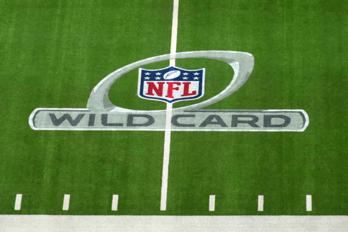 Playoffs da NFL Jan 17, 2022; Inglewood, California, USA; A NFL Wild Card playoff logo on the field at SoFi Stadium. Mandatory Credit: Kirby Lee-USA TODAY Sports