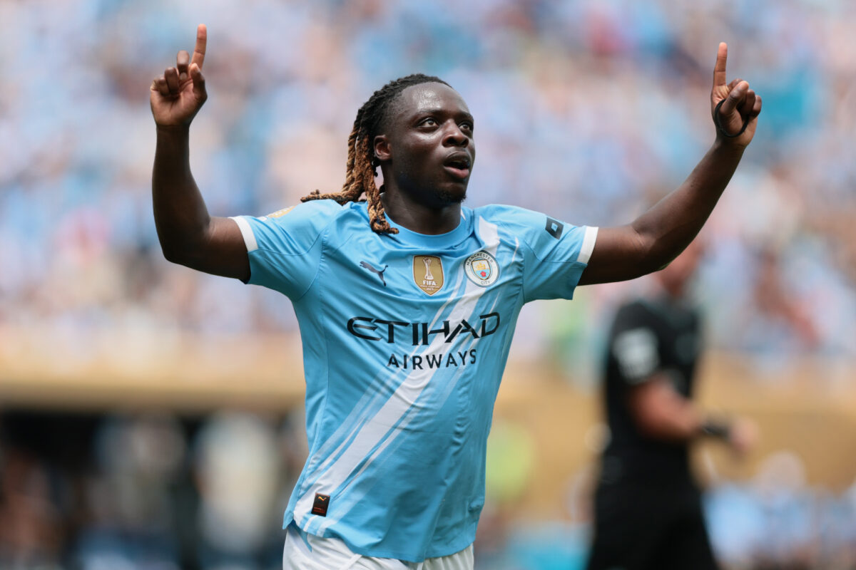 Doku agradecendo a Deus em jogo do Manchester City na Copa do Mundo de Clubes 2025