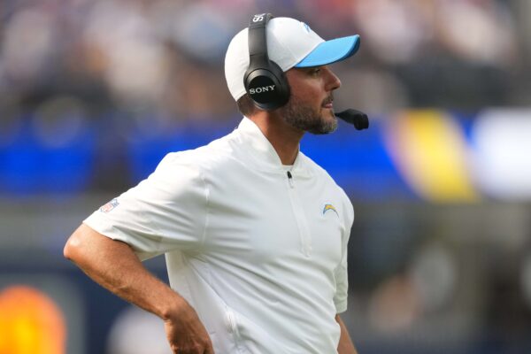 Ravens contratam Jesse Minter como head coach