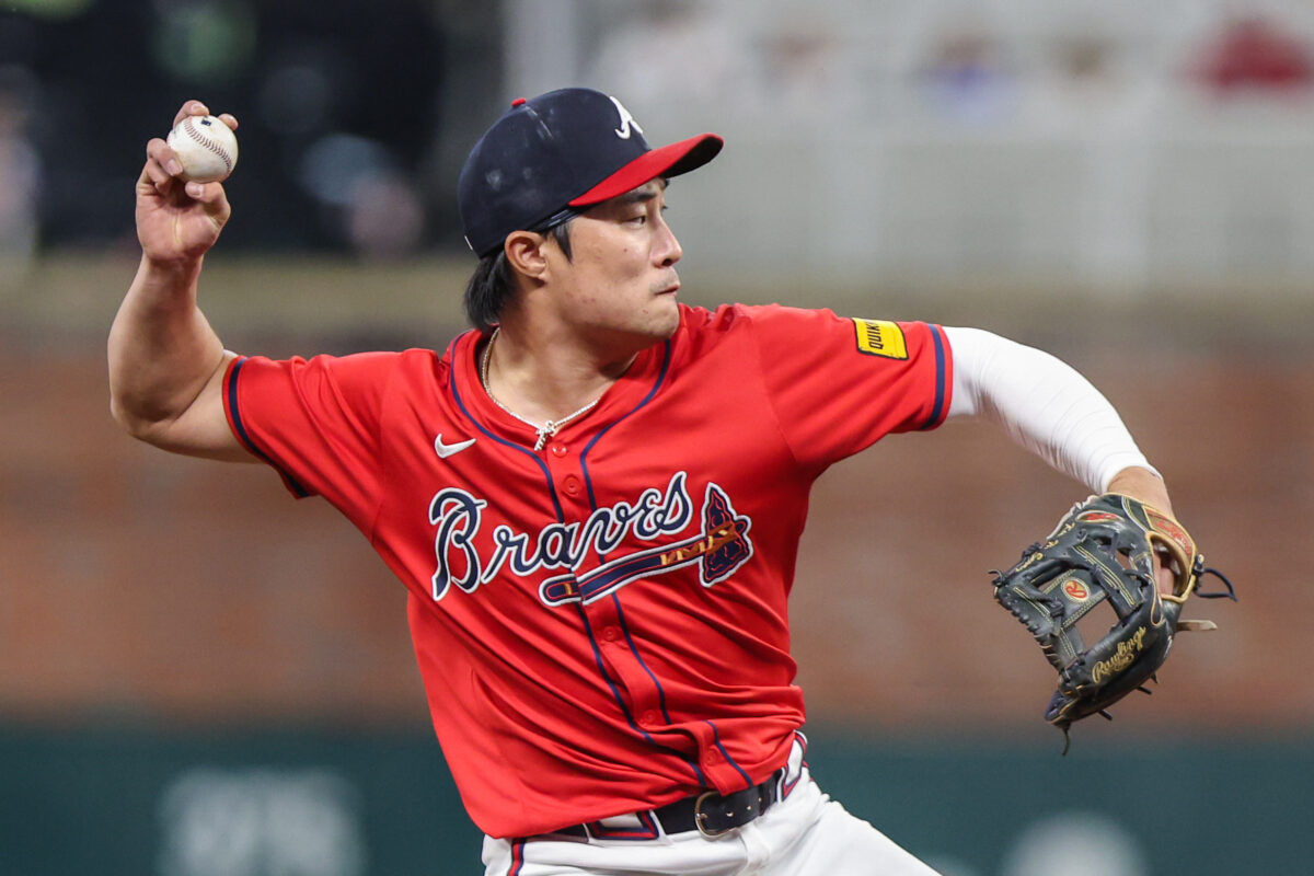 Sep 26, 2025; Cumberland, Georgia, USA; Atlanta Braves shortstop Ha-Seong Kim (9) throws the ball first base for the out against the Pittsburgh Pirates during the eighth inning at Truist Park. Mandatory Credit: Jordan Godfree-Imagn Images