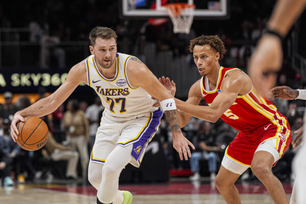 Onde assistir Lakers x Hawks pela NBA hoje (13/1/2026)