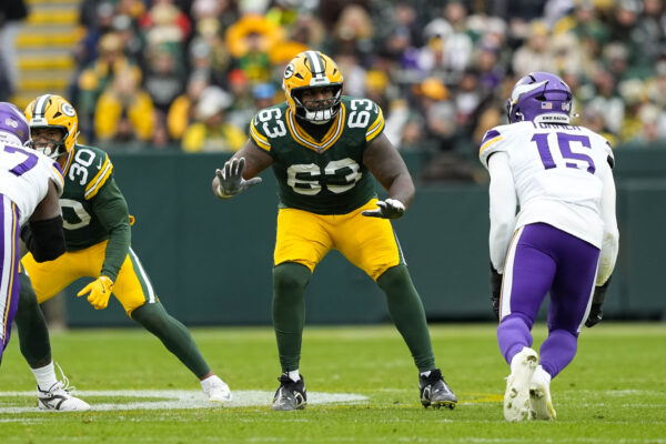 OT dos Packers, Rasheed Walker é preso por posse ilegal de arma 