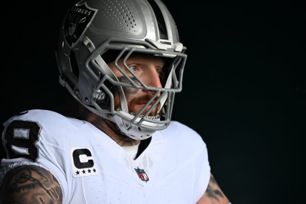 Raiders: Maxx Crosby passa por cirurgia no joelho