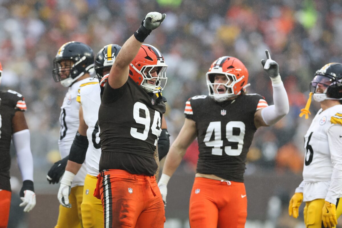 Pr&ecirc;mios da NFL 2025 Carson Schwesinger