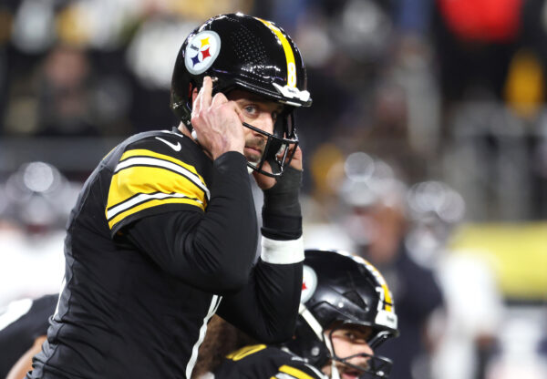 Steelers estão abertos a retorno de Aaron Rodgers em 2026