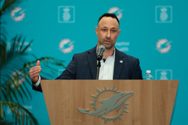 Novo GM dos Dolphins quer ‘estrutura’ antes de escolher quarterback