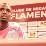 Goleiro Andrew falando na apresentação oficial como novo reforço do Flamengo - Rio de Janeiro, 19/01/2026