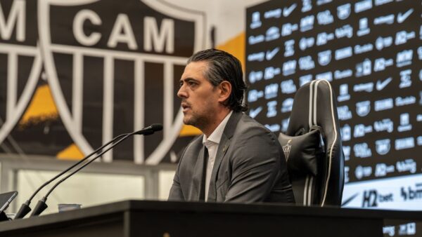 Executivo de futebol Paulo Bracks em coletiva de imprensa no Atl&eacute;tico-MG - 06/01/2025 - o clube recebeu uma negativa da Universidad do Chile pela tentativa da contrata&ccedil;&atilde;o de Lucas Assadi em 14/01/2026